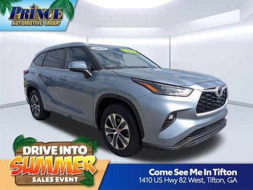 Moon Dust 2023 Toyota Highlander XLE
