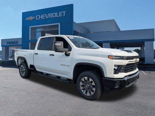Summit White 2026 Chevrolet Silverado 2500 Custom