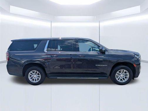 Dark Ash Metallic 2022 Chevrolet Suburban LT