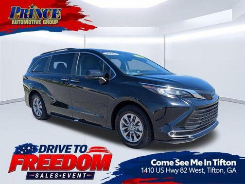 Midnight Black Metallic 2023 Toyota Sienna XLE