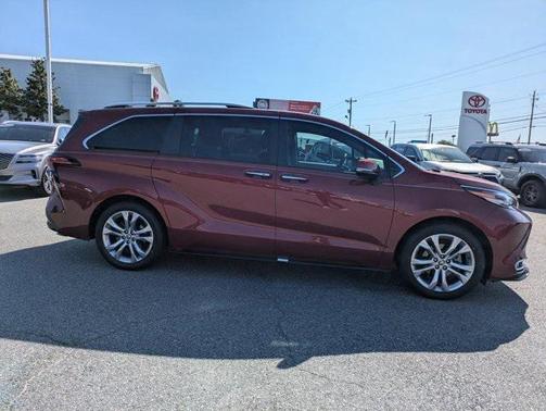 2022 Toyota Sienna Platinum 7 Passenger
