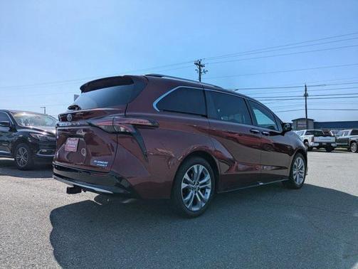 2022 Toyota Sienna Platinum 7 Passenger