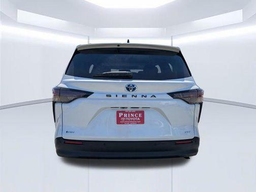 Wind Chill Pearl 2025 Toyota Sienna XLE