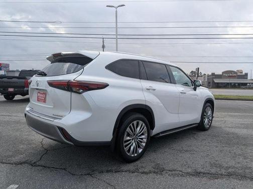 2024 Toyota Highlander Platinum