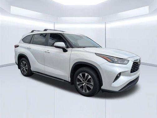 Wind Chill Pearl 2024 Toyota Highlander XLE