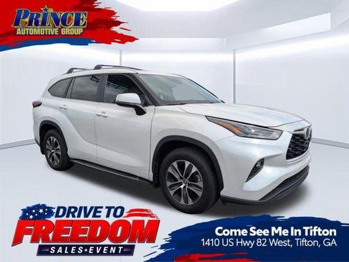 Wind Chill Pearl 2024 Toyota Highlander XLE