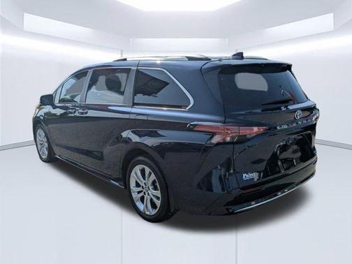 2024 Toyota Sienna Platinum 7 Passenger