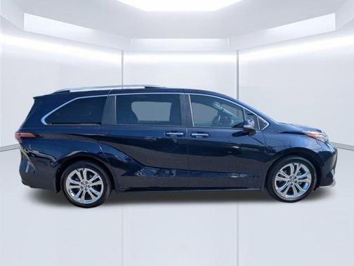 2024 Toyota Sienna Platinum 7 Passenger