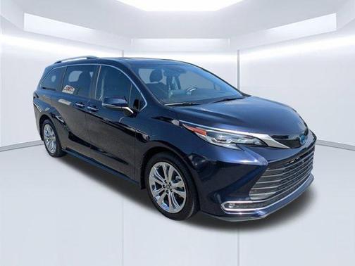 2024 Toyota Sienna Platinum 7 Passenger