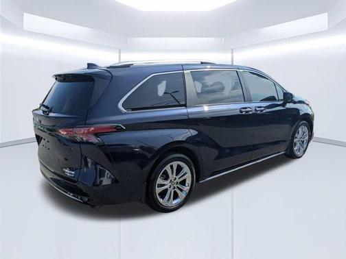 2024 Toyota Sienna Platinum 7 Passenger