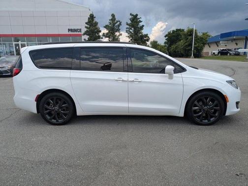 2020 Chrysler Pacifica Touring-L Plus