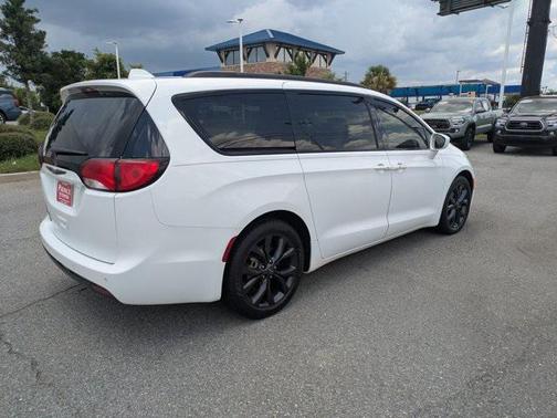2020 Chrysler Pacifica Touring-L Plus