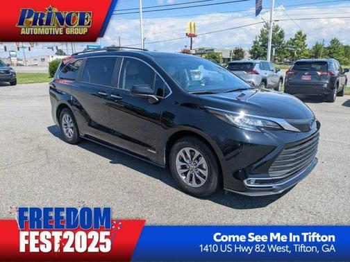 2021 Toyota Sienna XLE 8 Passenger