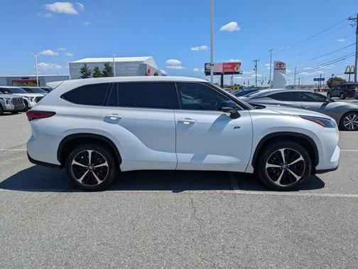 2022 Toyota Highlander LE