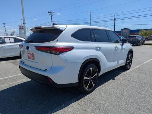 2022 Toyota Highlander LE