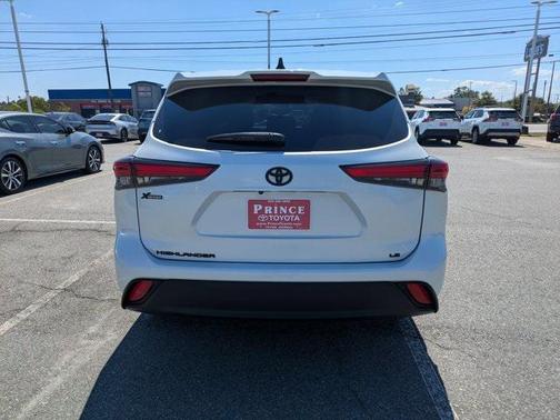 2022 Toyota Highlander LE