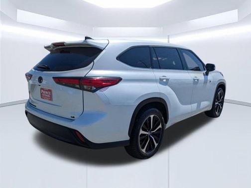 2022 Toyota Highlander LE