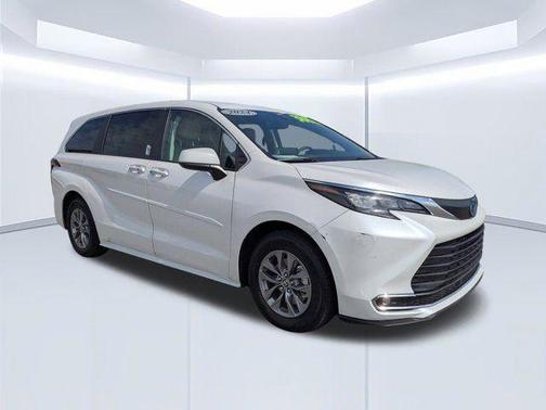 2024 Toyota Sienna XLE