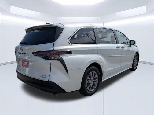 2024 Toyota Sienna XLE