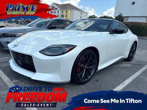 Everest White Pearl Tricoat/Super Black 2024 Nissan Z Performance Auto
