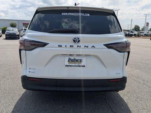 Wind Chill Pearl 2025 Toyota Sienna XLE
