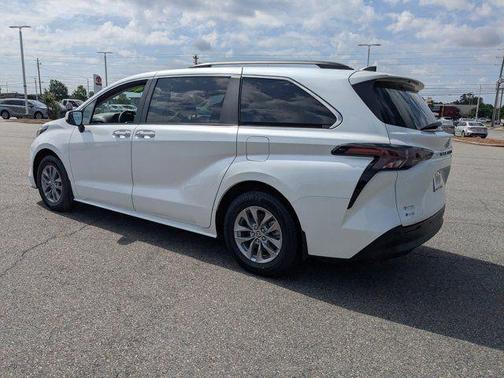 Wind Chill Pearl 2025 Toyota Sienna XLE