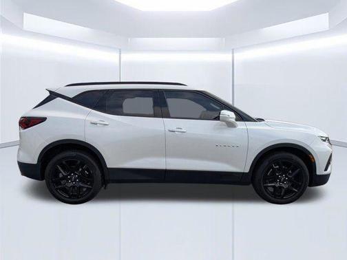 Iridescent Pearl Tricoat 2022 Chevrolet Blazer 3LT