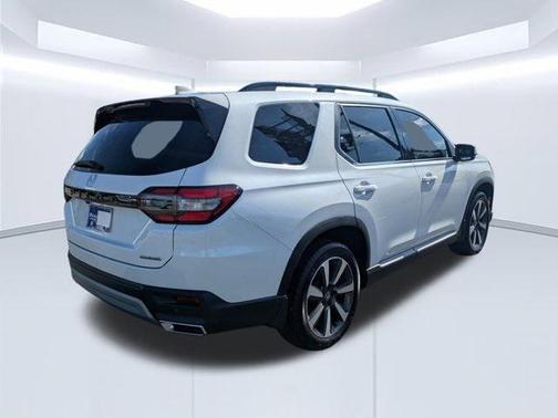 2025 Honda Pilot Touring 8-Passenger