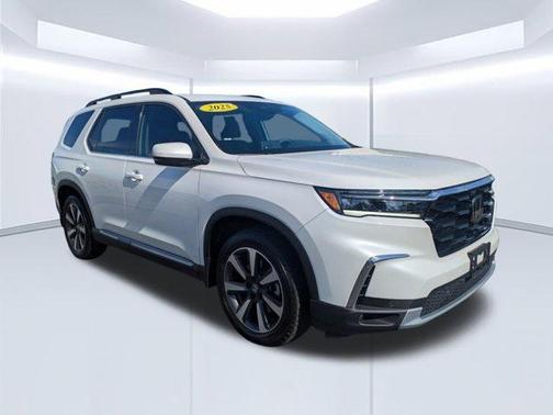 2025 Honda Pilot Touring 8-Passenger