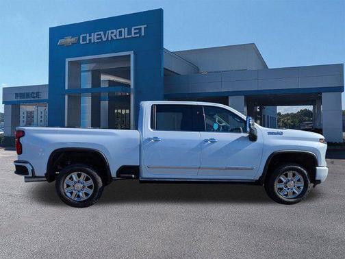 Polar White Tricoat 2026 Chevrolet Silverado 3500 High Country