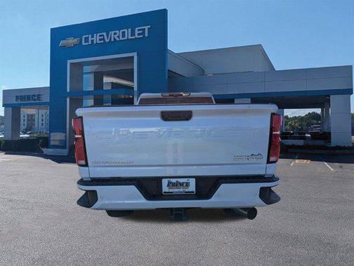 Polar White Tricoat 2026 Chevrolet Silverado 3500 High Country