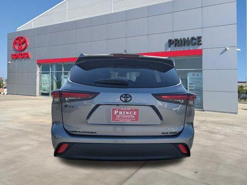 Heavy Metal 2026 Toyota Highlander XLE