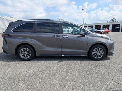 Predawn Gray Mica 2024 Toyota Sienna XLE