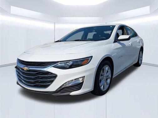 Summit White 2025 Chevrolet Malibu FWD 1LT