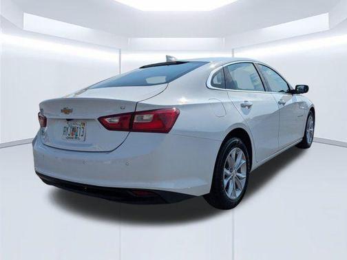 Summit White 2025 Chevrolet Malibu FWD 1LT