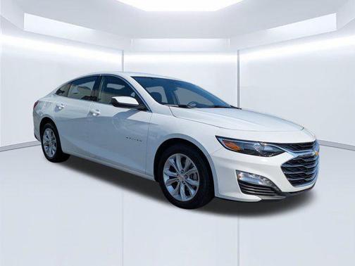 Summit White 2025 Chevrolet Malibu FWD 1LT