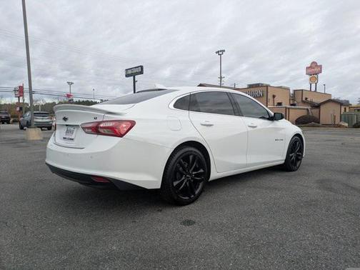 2022 Chevrolet Malibu FWD LT