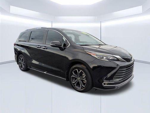 Midnight Black Metallic 2025 Toyota Sienna Platinum