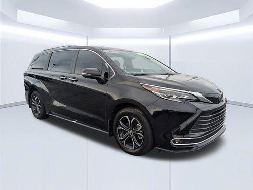 Midnight Black Metallic 2025 Toyota Sienna Platinum