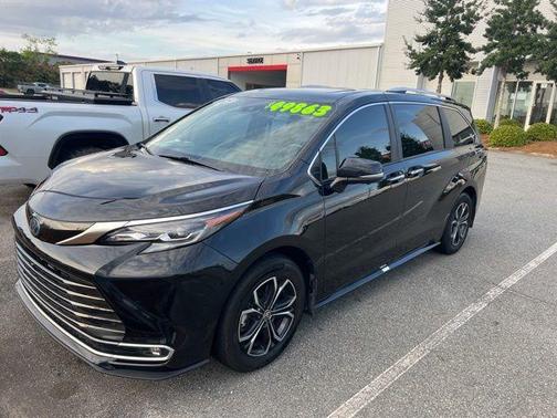 2025 Toyota Sienna Platinum