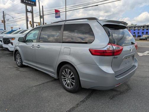 2020 Toyota Sienna XLE