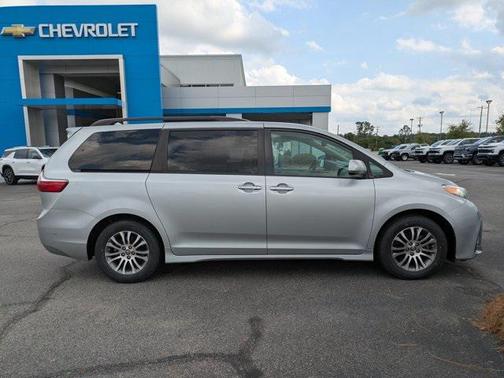 2020 Toyota Sienna XLE