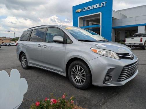 2020 Toyota Sienna XLE
