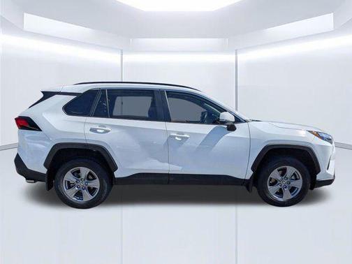 Ice Cap 2024 Toyota RAV4 XLE