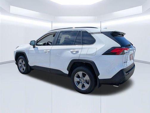 Ice Cap 2024 Toyota RAV4 XLE