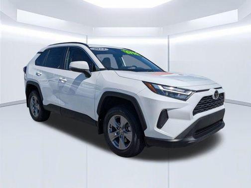 Ice Cap 2024 Toyota RAV4 XLE