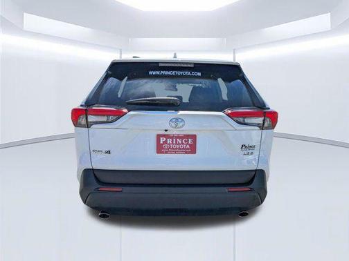 Ice Cap 2024 Toyota RAV4 XLE