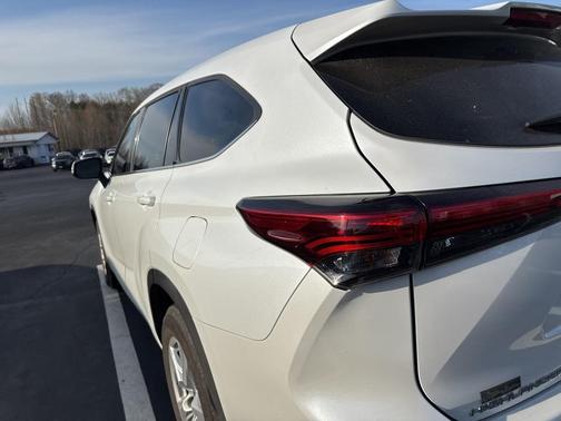 2022 Toyota Highlander LE