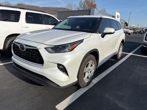 2022 Toyota Highlander LE