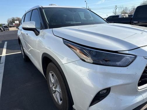2022 Toyota Highlander LE